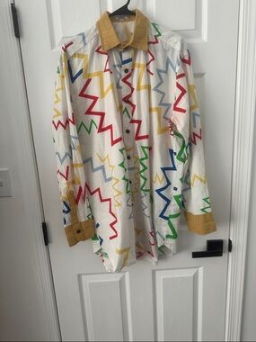 Casual White Button-Down Shirt with Multicolor Zigzag Print and Mustard Trim